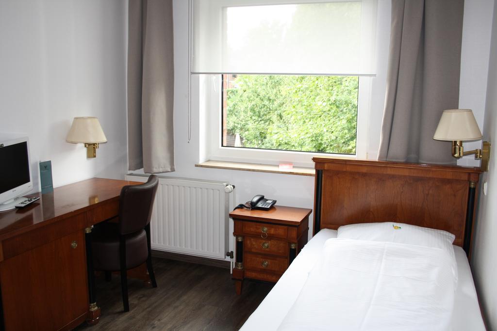 Hotel Schwarzer Adler Moers Bagian luar foto