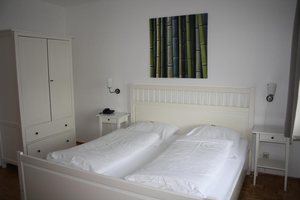 Hotel Schwarzer Adler Moers Bagian luar foto