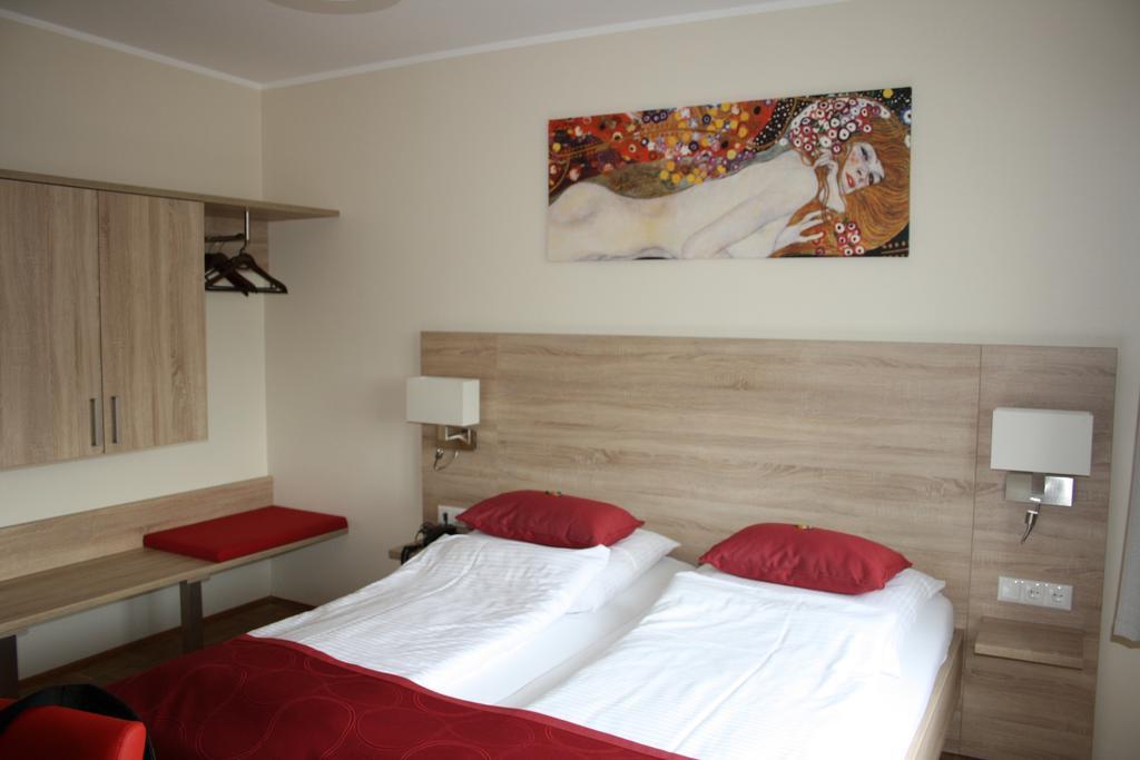 Hotel Schwarzer Adler Moers Ruang foto