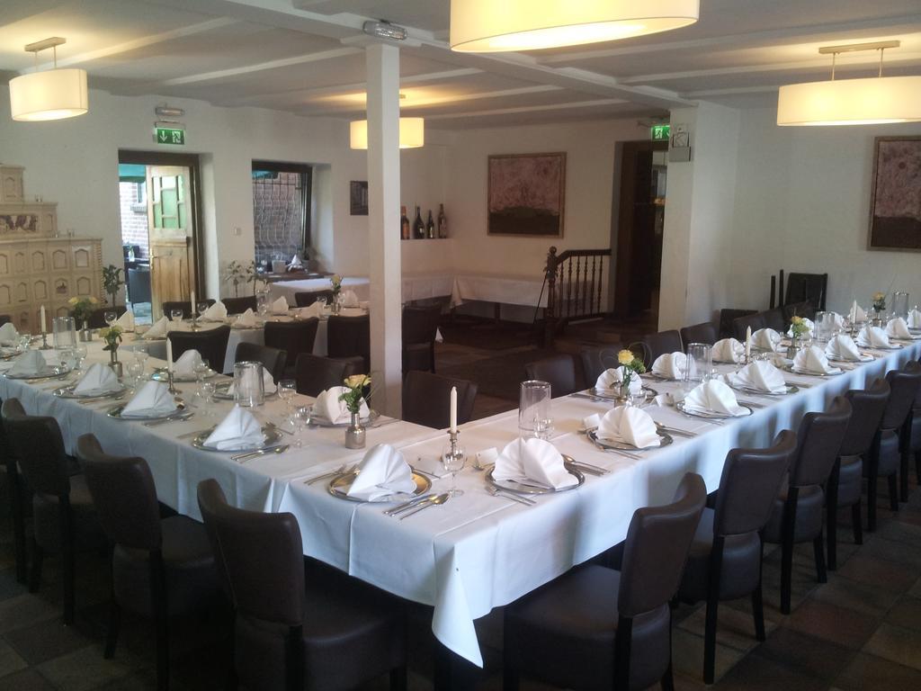 Hotel Schwarzer Adler Moers Bagian luar foto
