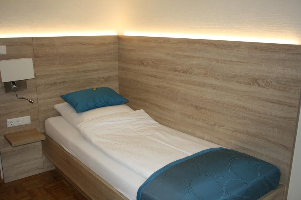 Hotel Schwarzer Adler Moers Ruang foto