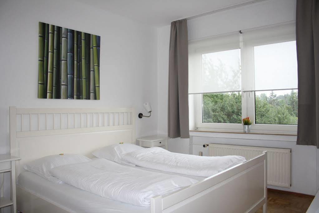 Hotel Schwarzer Adler Moers Bagian luar foto